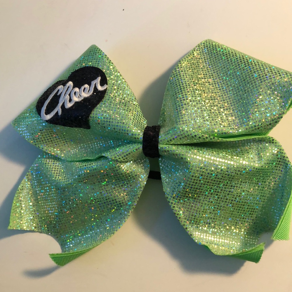 Sparkly green cheer bow!!🎀